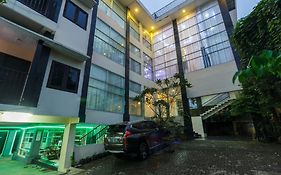 RedDoorz Premium @ Ampera Raya 2